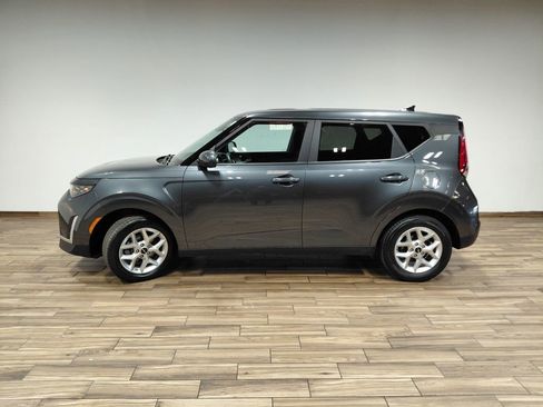 Used 2023 Kia Soul LX w/ LX Technology Package image 12
