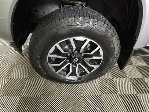 Used 2020 Toyota Tacoma TRD Sport w/ TRD Premium Sport Package AWD/4WD image 9