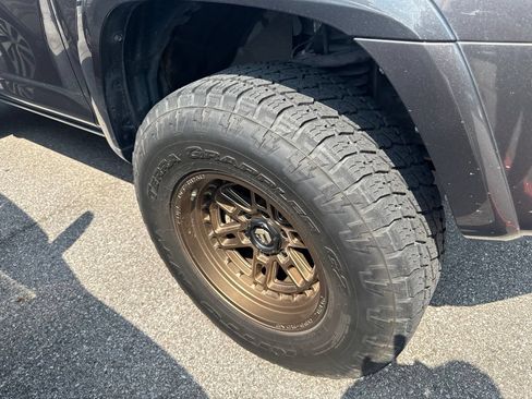 Used 2018 Toyota 4Runner SR5 AWD/4WD image 5