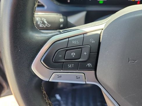 Used 2023 Volkswagen Taos SE w/ Panoramic Sunroof Package FWD image 20