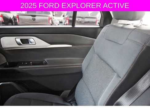Used 2025 Ford Explorer Active RWD image 13