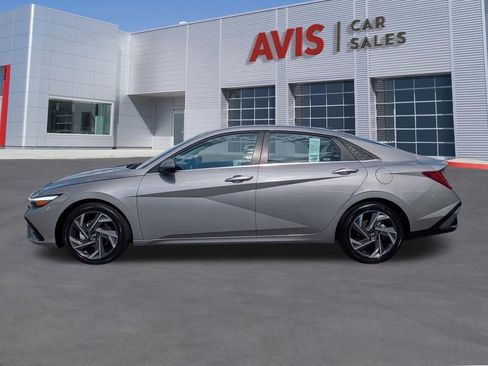 Used 2025 Hyundai Elantra Limited FWD image 9
