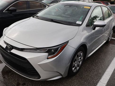 Used 2024 Toyota Corolla LE FWD image 2