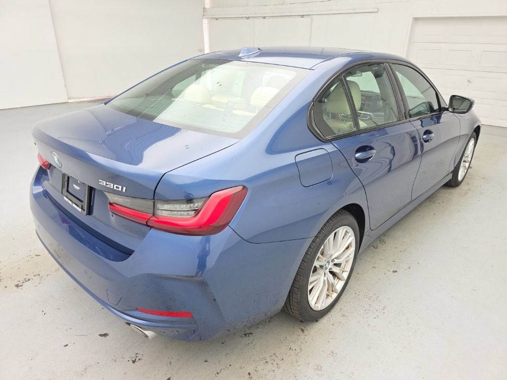 Used 2023 BMW 330i xDrive Sedan w/ Driving Assistance Package AWD/4WD image 11