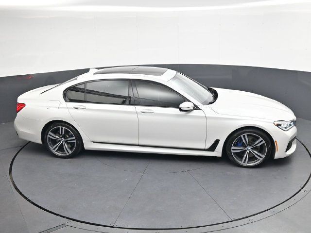 Used 2019 BMW 750i xDrive w/ Executive Package AWD/4WD image 25