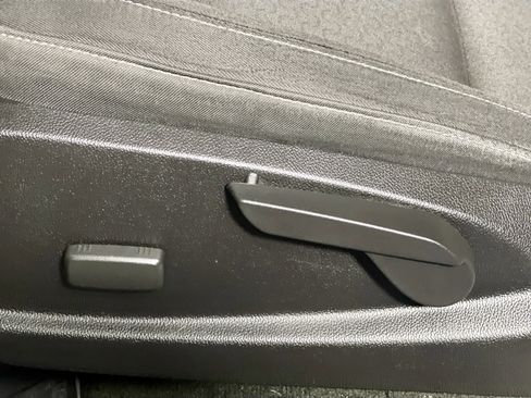 Used 2018 GMC Canyon SLE w/ SLE Convenience Package image 15