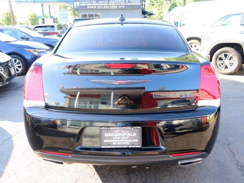 Used 2022 Chrysler 300 S w/ Comfort Group RWD image 4