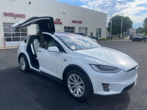 Used 2018 Tesla Model X 100D AWD/4WD image 3