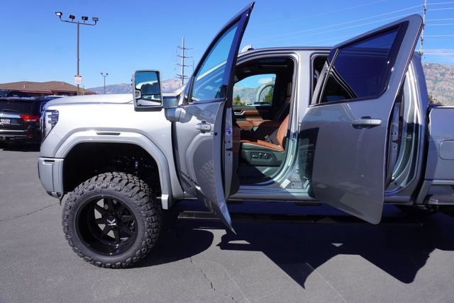 Used 2026 GMC Sierra 3500 Denali Ultimate w/ LPO, Black Badging Package AWD/4WD image 25