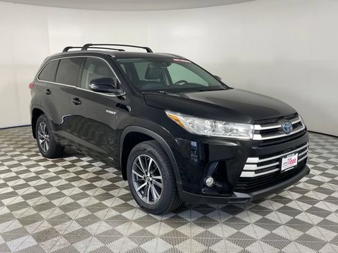 Used 2017 Toyota Highlander XLE AWD/4WD image 18