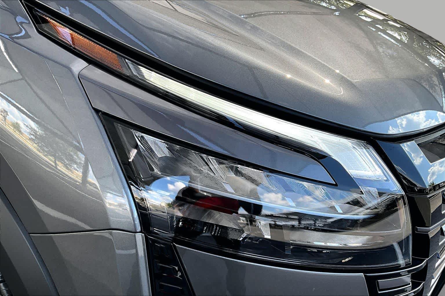 New 2026 Nissan Pathfinder SL FWD image 13