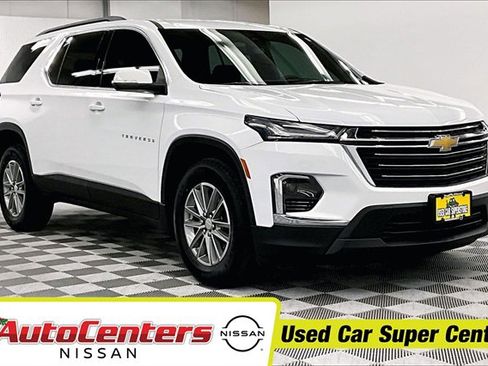 Used 2023 Chevrolet Traverse LT image 1