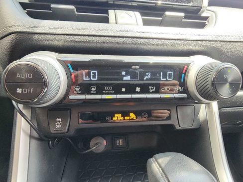 Used 2024 Toyota RAV4 XLE AWD/4WD image 19