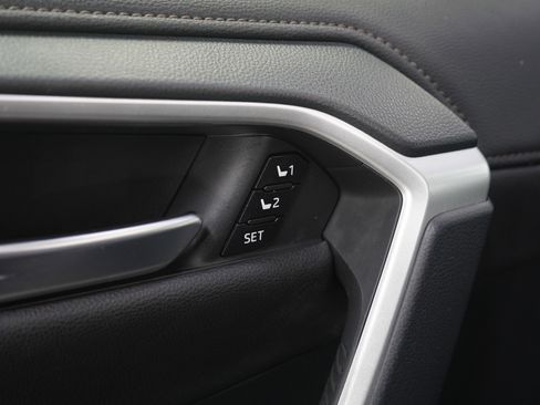 Used 2020 Toyota RAV4 Limited image 24