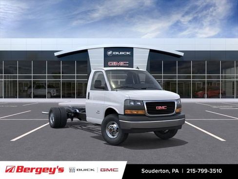 New 2026 GMC Savana 4500 w/ Power Convenience Package RWD image 2