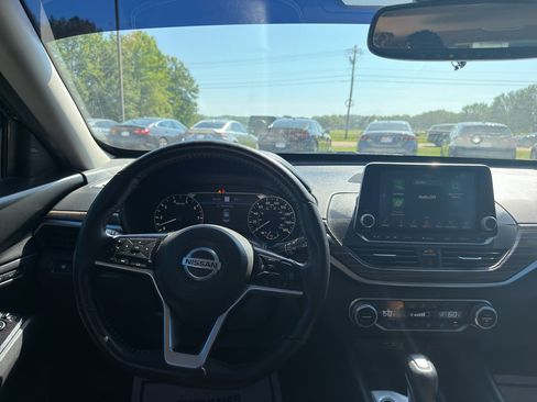 Used 2020 Nissan Altima 2.0 Platinum FWD image 8