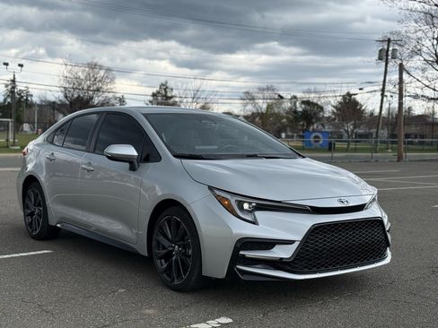 Used 2024 Toyota Corolla SE FWD image 1