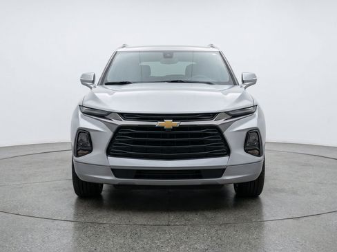 Used 2025 Chevrolet Blazer LT FWD image 2