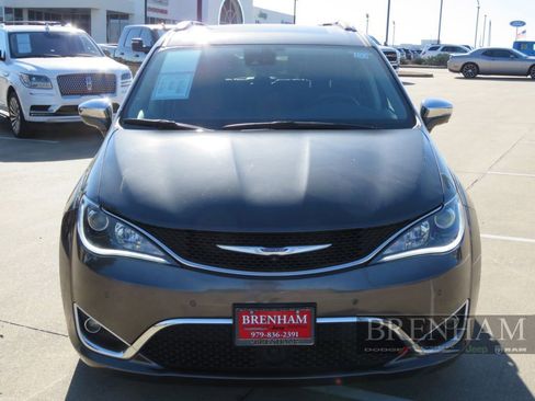 Used 2019 Chrysler Pacifica Limited w/ Tire & Wheel Group image 9