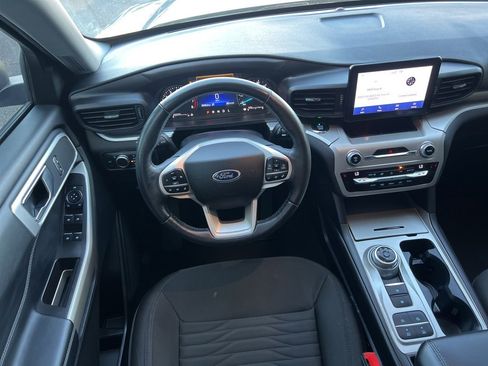 Used 2021 Ford Explorer XLT image 22