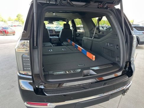 New 2025 Chevrolet Suburban Premier image 11