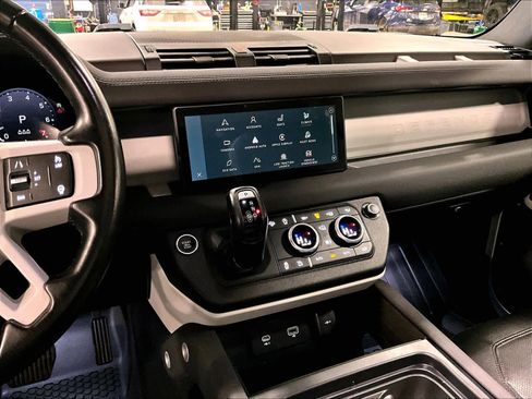 Used 2023 Land Rover Defender 110 SE image 19