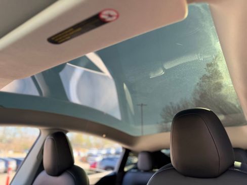 Used 2021 Tesla Model Y Long Range image 50