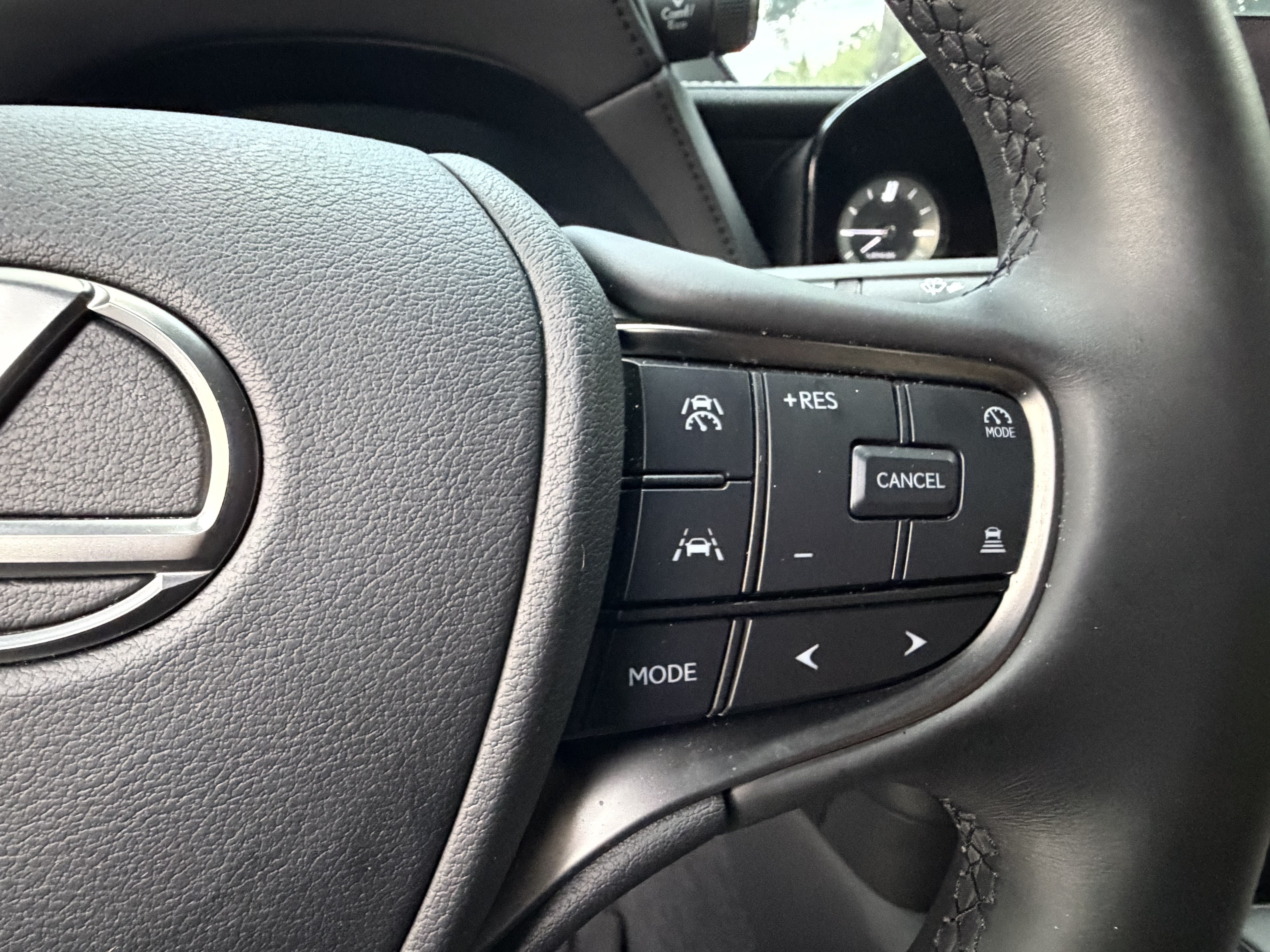 Used 2025 Lexus LS 500 RWD image 20