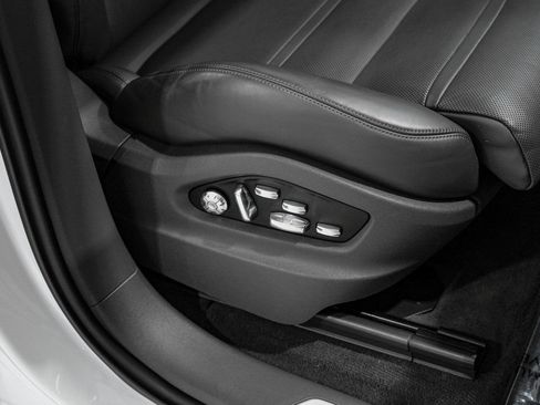 Used 2020 Porsche Cayenne Turbo AWD/4WD image 30