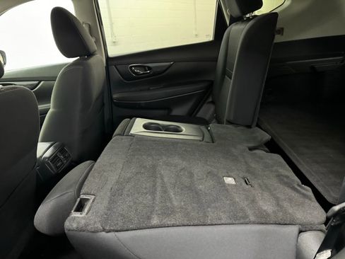 Used 2017 Nissan Rogue SV image 26