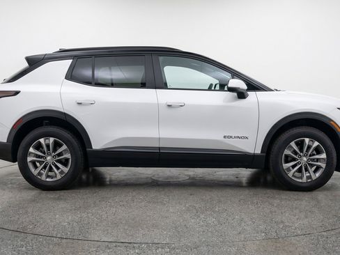 Used 2025 Chevrolet Equinox LT FWD image 11