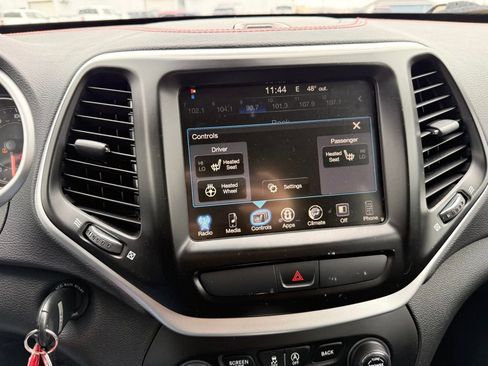 Used 2016 Jeep Cherokee Trailhawk w/ Leather Interior Group image 9