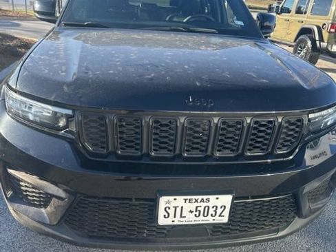 Used 2023 Jeep Grand Cherokee Altitude image 2