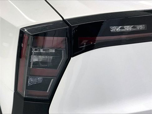 Used 2025 Nissan Kicks SR w/ SR Premium Package image 31