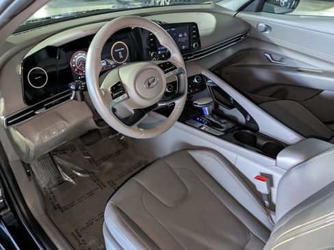 Used 2022 Hyundai Elantra SEL w/ Convenience + Premium Package FWD image 10