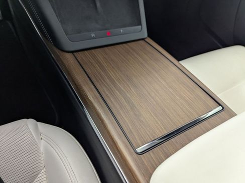 Used 2022 Tesla Model S image 11