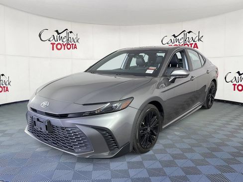 Used 2025 Toyota Camry SE FWD image 4