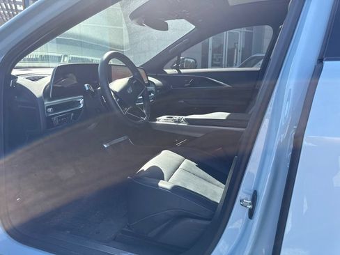 Used 2024 Cadillac Lyriq Luxury AWD/4WD image 10