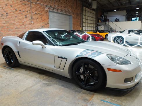 Used 2013 Chevrolet Corvette Grand Sport w/ 2LT Preferred Equipment Group RWD image 2