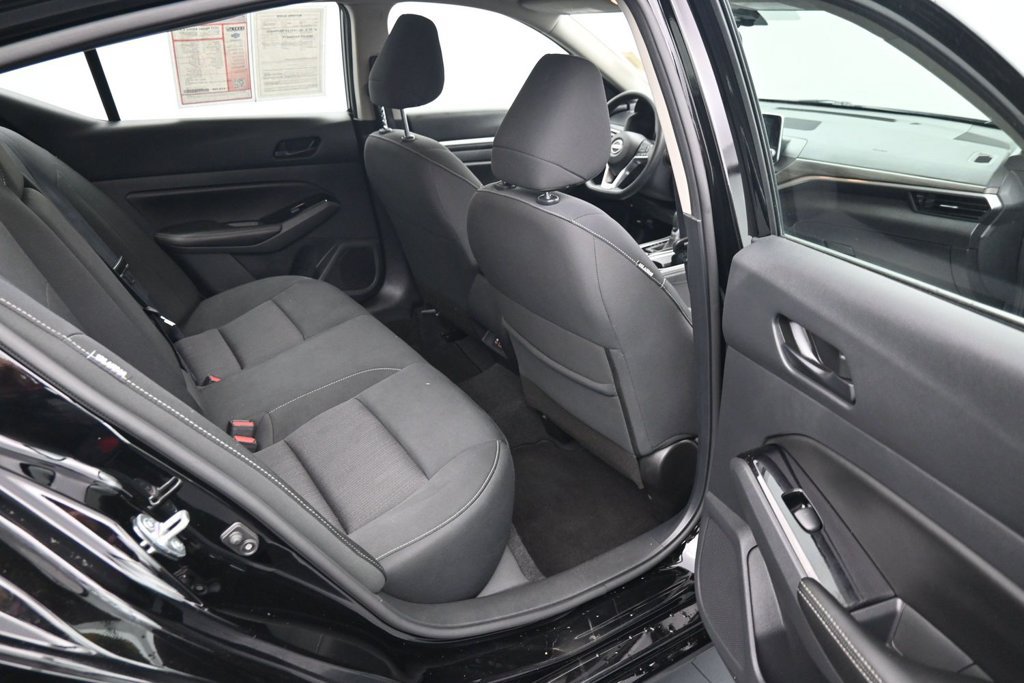 Used 2023 Nissan Altima 2.5 SV FWD image 12