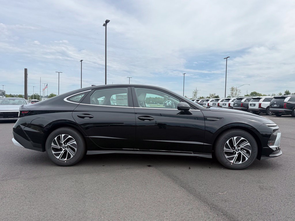 New 2026 Hyundai Sonata Blue FWD image 4