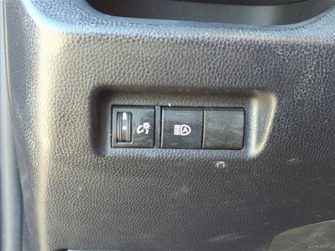 Used 2020 Toyota RAV4 LE image 10