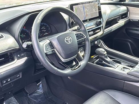 Used 2025 Toyota Grand Highlander FWD image 23