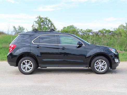 Used 2017 Chevrolet Equinox LT FWD image 2