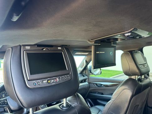 Used 2015 Cadillac Escalade Platinum AWD/4WD image 18