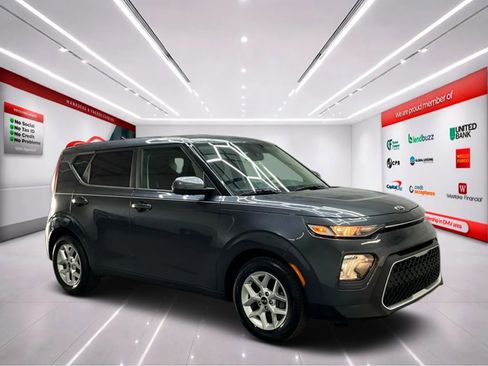 Used 2020 Kia Soul S FWD image 2
