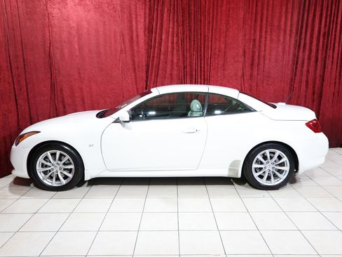Used 2015 INFINITI Q60 Convertible w/ Premium Package image 4