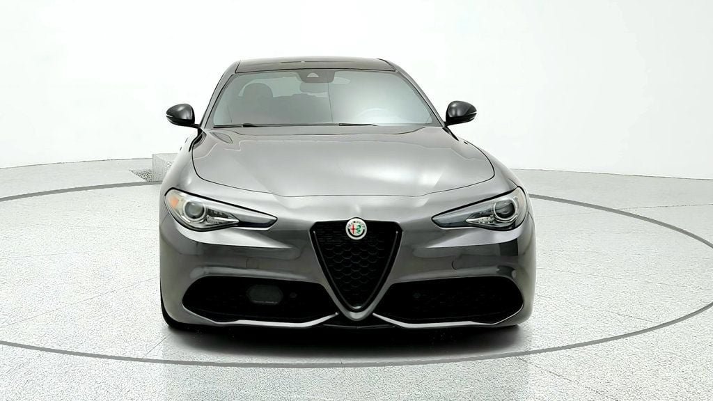 Used 2023 Alfa Romeo Giulia Veloce AWD/4WD image 2