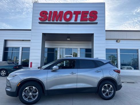 Used 2025 Chevrolet Blazer LT image 1
