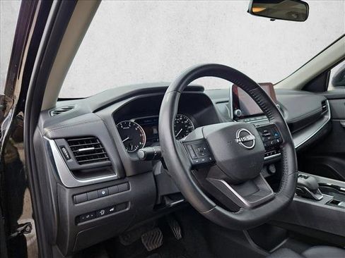 Used 2025 Nissan Rogue SV w/ SV Premium Package FWD image 10